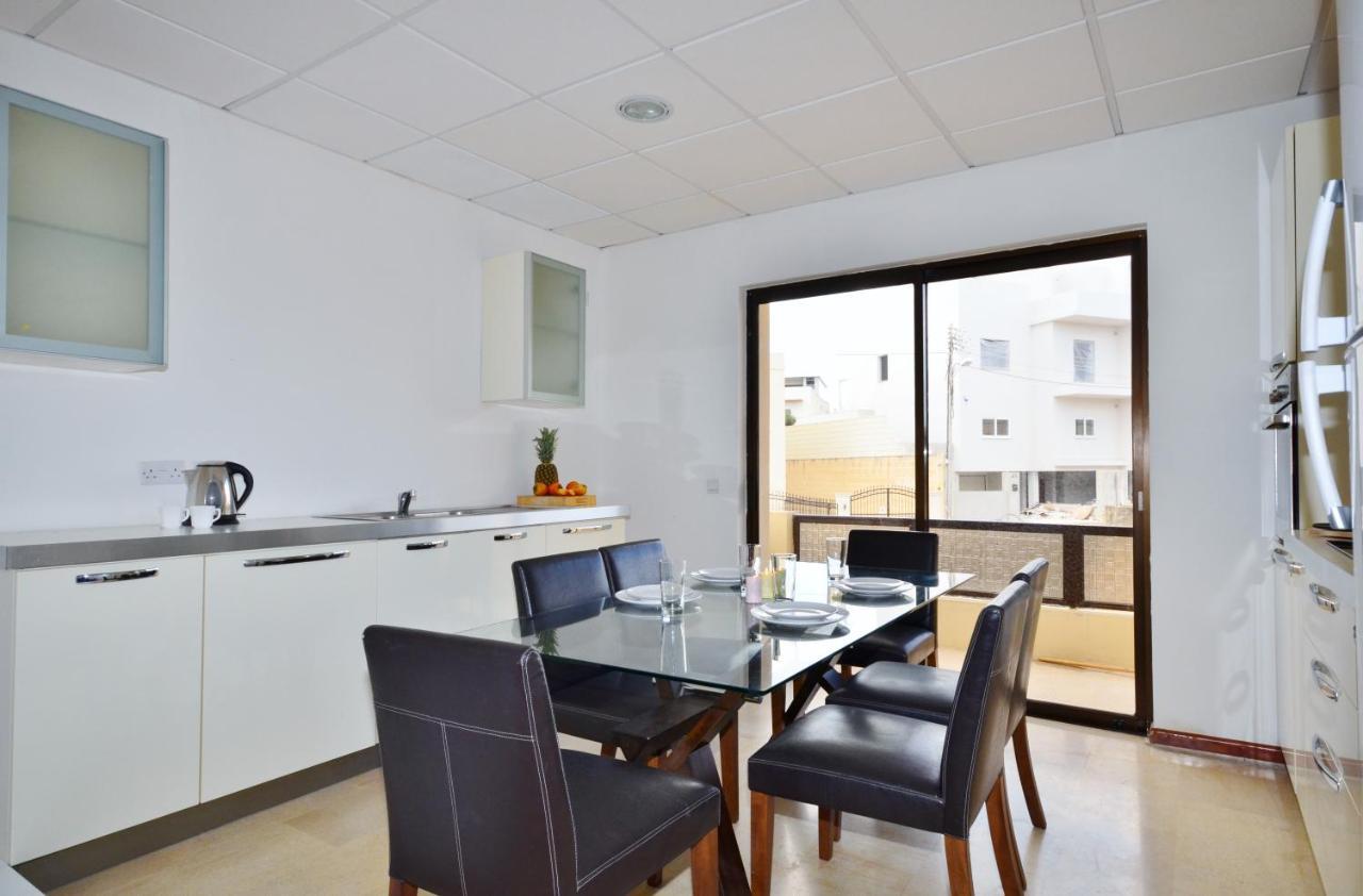 Apartament Large St Julians Central 2 St. Julian's Zewnętrze zdjęcie