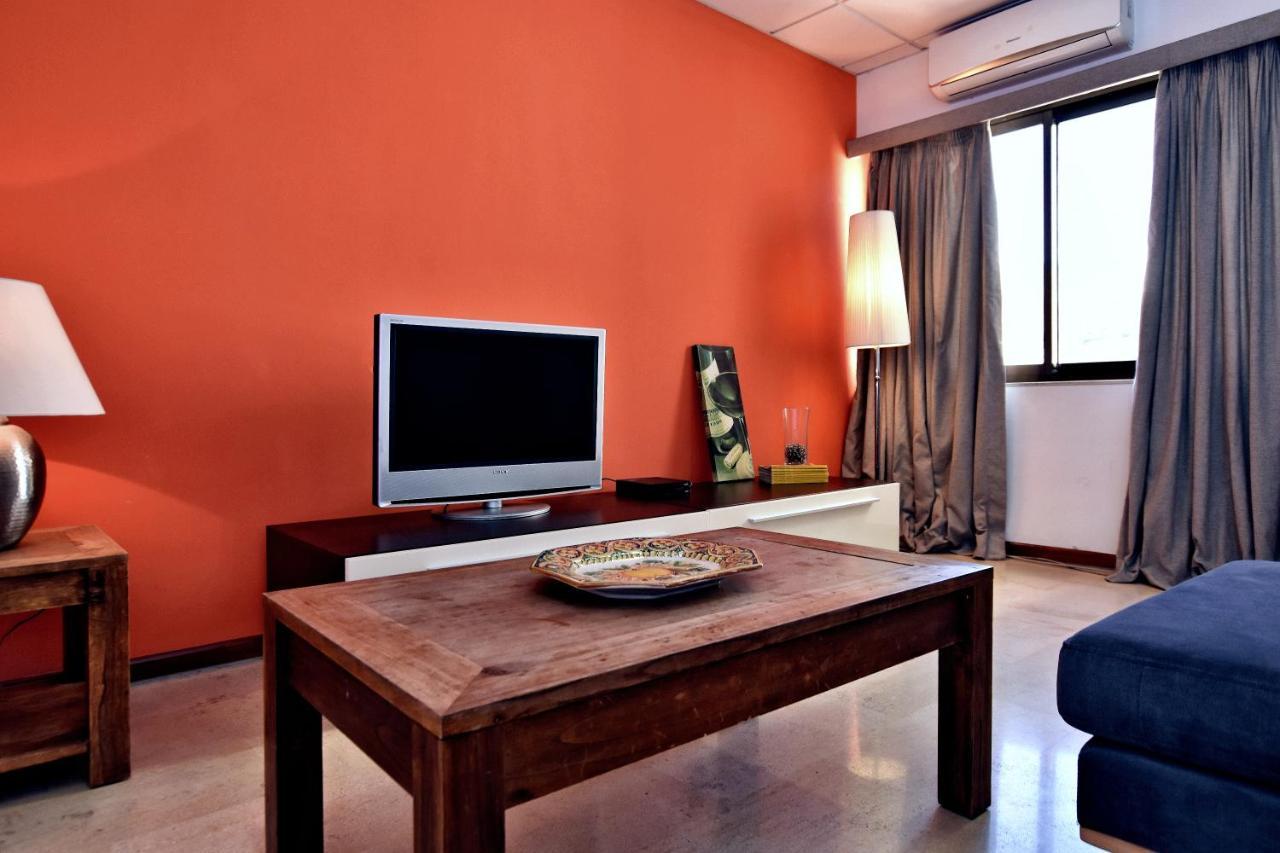 Apartament Large St Julians Central 2 St. Julian's Zewnętrze zdjęcie